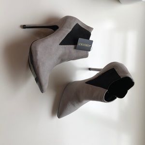 Forever 21 gray sued pointed toe high heels 👠